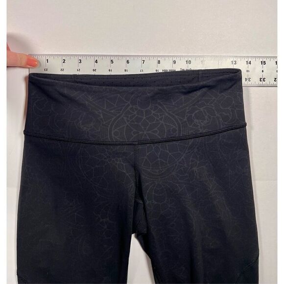 Lululemon Emerge Renewed Crop Luxtreme Legging PrismaEmbossedBlack Size 6 W6E26S - Picture 8 of 9